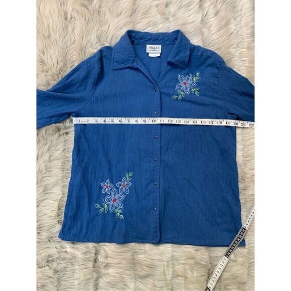 VIntage Nikki blouse w/ embroidered flowers - Picture 7 of 8